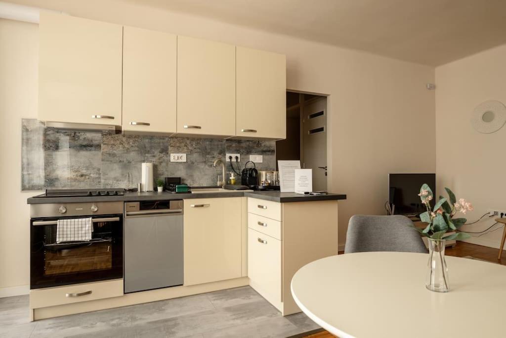 Petofi Family Apartman Ντέμπρετσεν Εξωτερικό φωτογραφία